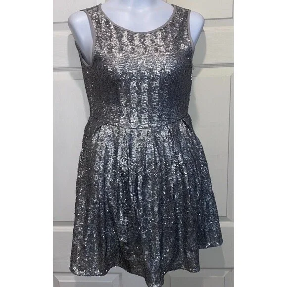 ISSI | Dresses | Issi Sequined Silver Size S Knee Length Sleeveless Cocktail Dress Zip Closure | Poshmark ISSI | Dresses | Issi Sequined Silver Size S Knee Length Sleeveless Cocktail Dress Zip Closure | Poshmark